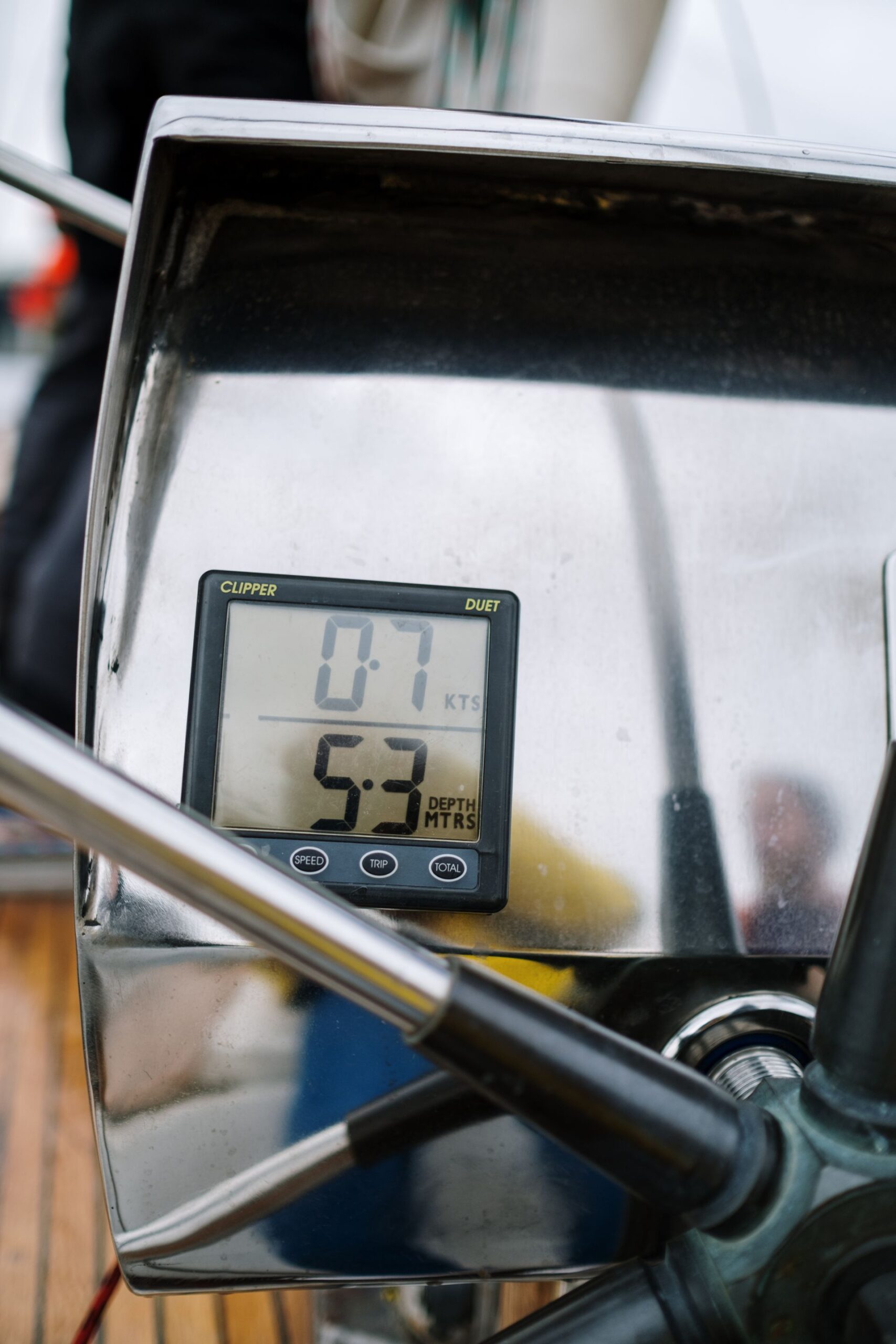 Logger device mounted on a boat console during sea trial
